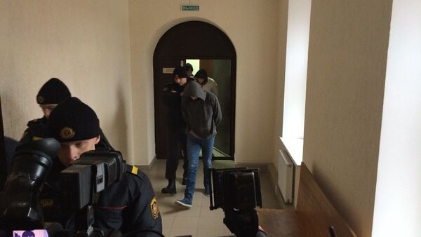 Убийцы брестского таксиста выходят из зала суда - Sputnik Беларусь