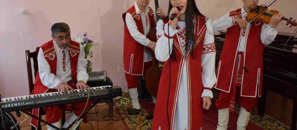 Бабруйскі музычны квартэт Music Kvatro у нацыянальных строях - Sputnik Беларусь