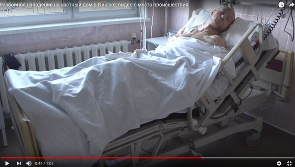 В больнице в наручниках: СК показал одного из напавших на бизнесмена - Sputnik Беларусь