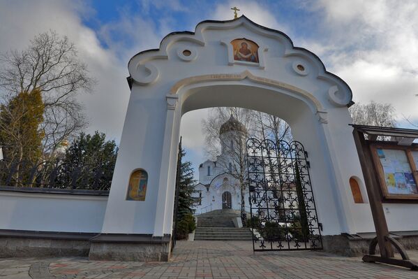 Свято-Елисаветинский монастырь украшают на Рождество - Sputnik Беларусь