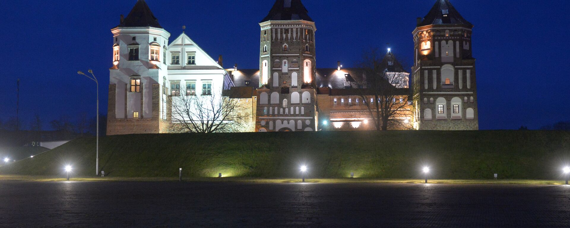 Рождественский бал в Мирском замке - Sputnik Беларусь, 1920, 05.01.2026