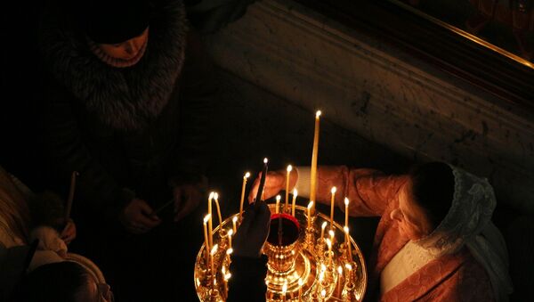 Свечи в церкви, архивное фото - Sputnik Беларусь