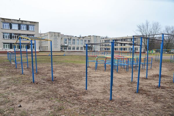 Турники, где утром 6 января был найден мертвым выпускник гимназии №36 - Sputnik Беларусь