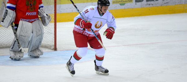 Аляксандр Лукашэнка гуляе ў хакей, архіўнае фота - Sputnik Беларусь