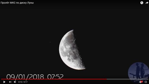 Минчанин снял на видео пролет МКС на фоне Луны - Sputnik Беларусь
