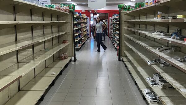 Полки супермаркета в Каракасе - Sputnik Беларусь