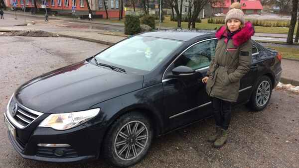 Виктория и Евгений четыре года назад купили дорогую машину у Максима Азаренко - Sputnik Беларусь
