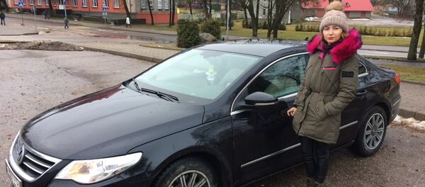Виктория и Евгений четыре года назад купили дорогую машину у Максима Азаренко - Sputnik Беларусь