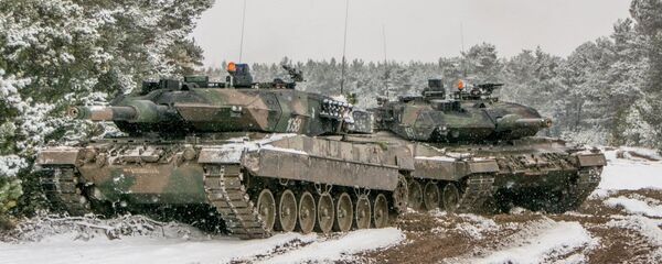 Экипажи танков Leopard2A4  и Leopard2A5 на марше - Sputnik Беларусь