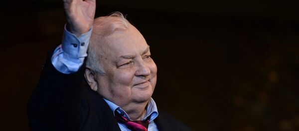 Актер Михаил Державин на своём юбилейном вечере Любимый МихМих! Тебе 80! в Театре сатиры - Sputnik Беларусь