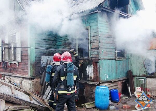 Рассматриваемая версия причины пожара – неосторожное обращение с огнем - Sputnik Беларусь