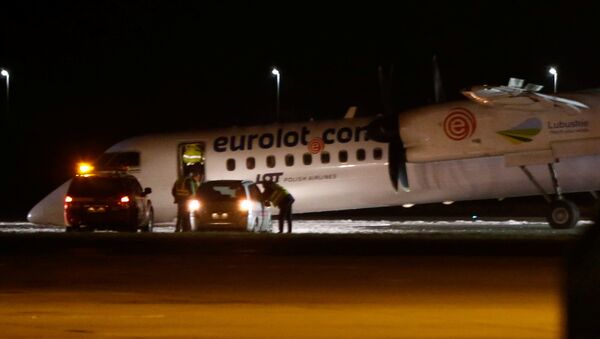 Самолет совершил аварийную посадку в Варшаве - Sputnik Беларусь