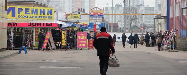 Покупателей сейчас у ИП практически нет, а платить аренду и обязательные выплаты нужно - Sputnik Беларусь