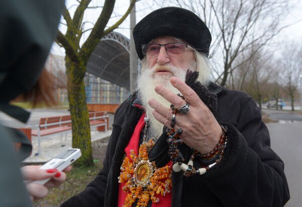 Если узнать жизненную историю нетривиального дедушки, то станет понятно, за всем его эпатажем находится нечто большее, чем просто желание выделиться Если узнать жизненную историю нетривиального дедушки, то станет понятно, за всем его эпатажем находится нечто большее, чем просто желание выделиться - Sputnik Беларусь