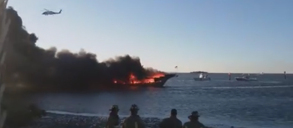 Корабль-казино сгорел в порту во Флориде - Sputnik Беларусь