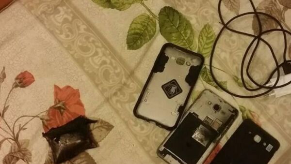 Самртфон Samsung из-за которого пострадал ребенок в Минске - Sputnik Беларусь