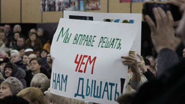 Плакаты местных жителей на встрече. - Sputnik Беларусь