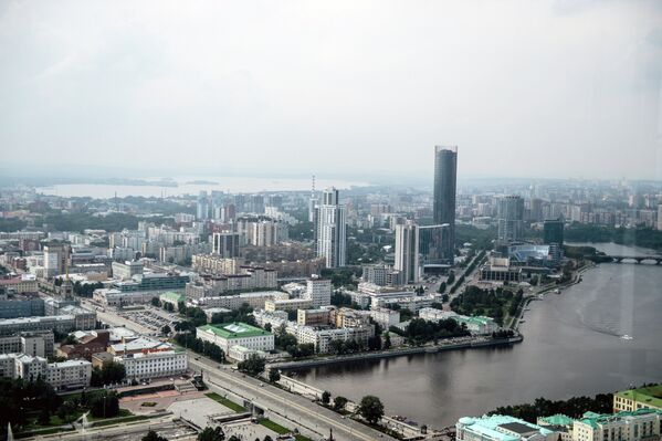 Вид на Екатеринбург со смотровой площадки бизнес-центра Высоцкий - Sputnik Беларусь