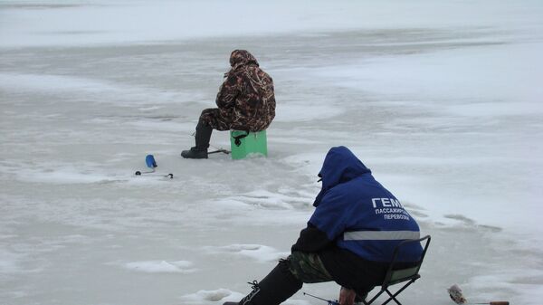 Зимняя рыбалка, архивное фото - Sputnik Беларусь