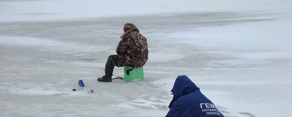 Зимняя рыбалка, архивное фото - Sputnik Беларусь