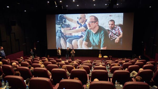 В  Falcon Club Бутик Кино состоялся первый в Беларуси кинотеатральный показ молодежной драмы «Выше неба» - Sputnik Беларусь