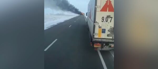Видео с места трагедии в Казахстане, где 52 человека сгорели в автобусе - Sputnik Беларусь