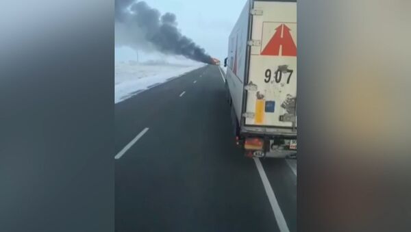 Видео с места трагедии в Казахстане, где 52 человека сгорели в автобусе - Sputnik Беларусь