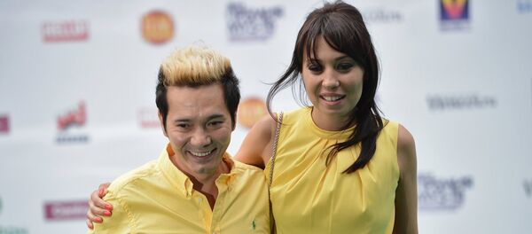 Экс-солист группы Иванушки International Олег Яковлев с невестой Сашей Куцевол, архивное фото - Sputnik Беларусь