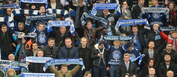 Заўзятары мінскага Дынама на матчы любімай каманды Заўзятары мінскага Дынама на матчы любімай каманды - Sputnik Беларусь
