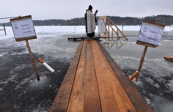 Крещение на озере Вяча под Минском - Sputnik Беларусь