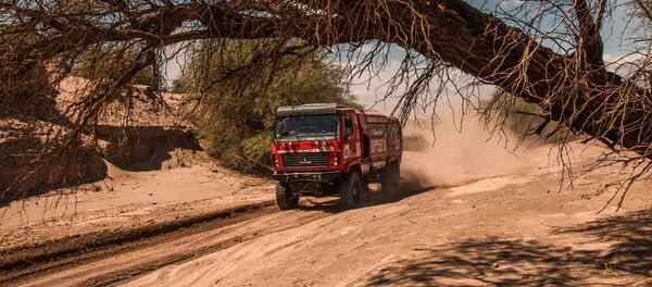 Экіпаж лідара каманды МАЗ-СПОРТаўта Сяргея Вязовіча Экіпаж лідара каманды МАЗ-СПОРТаўта Сяргея Вязовіча - Sputnik Беларусь