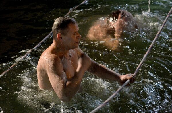 Крещение на озере Вяча под Минском - Sputnik Беларусь