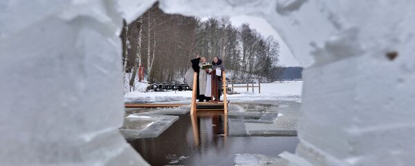 Крещение на озере Вяча под Минском - Sputnik Беларусь