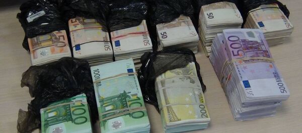 Контрабандные евро, которые белорусы пытались провезти в Литву - Sputnik Беларусь