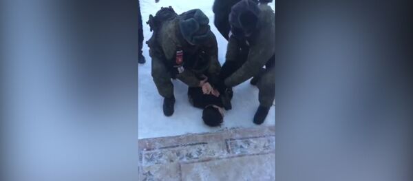 Как проходило задержание напавшего на школу в Улан-Удэ школьника Как проходило задержание напавшего на школу в Улан-Удэ школьника - Sputnik Беларусь