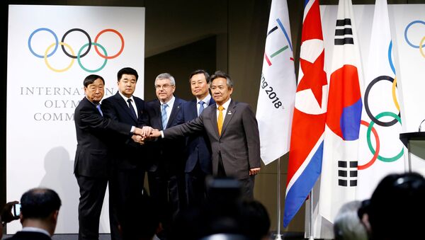 Четырехсторонняя встреча между делегациями национальных олимпийских комитетов Северной и Южной Корей, МОК и оргкомитета ОИ в Пхенчхане - Sputnik Беларусь
