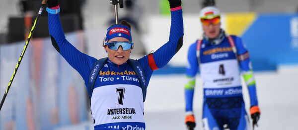 Дарья Домрачева и Доротея Вирер во время гонки преследования в Антхольце - Sputnik Беларусь