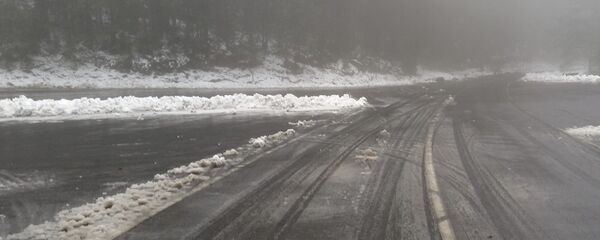 Зимняя дорога в тумане, архивное фото - Sputnik Беларусь