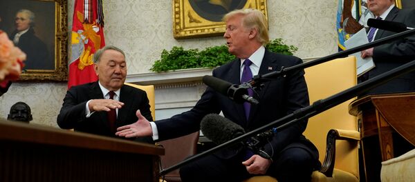 Президент США Дональд Трамп и президент Казахстана Нурсултан Назарбаев на встрече в Вашингтоне Президент США Дональд Трамп и президент Казахстана Нурсултан Назарбаев на встрече в Вашингтоне - Sputnik Беларусь