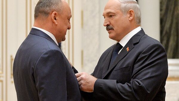Лукашенко вручил Николаю Корбуту орден Отечества III степени в 2016 году - Sputnik Беларусь