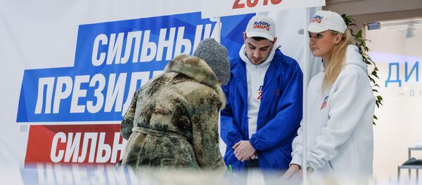 Сбор подписей в поддержку выдвижения В. Путина на президентских выборах - Sputnik Беларусь