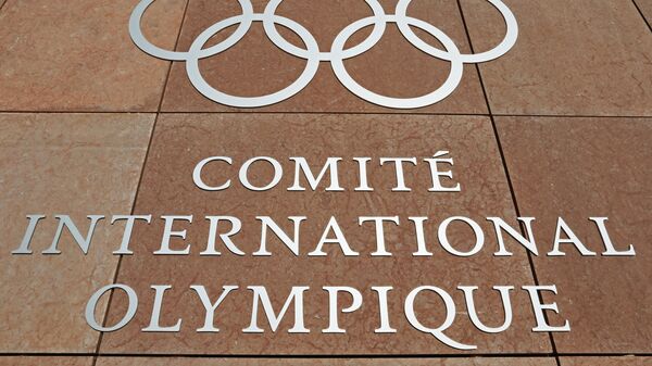 Олимпийский символ на здании штаб-квартиры Международного олимпийского комитета в Лозанне - Sputnik Беларусь
