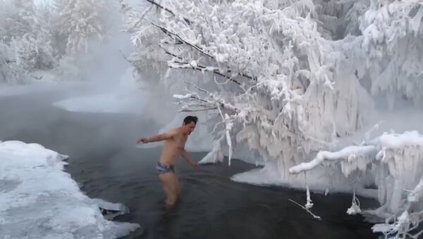 В Оймяконе туристы купались в 50-ти градусный мороз - Sputnik Беларусь