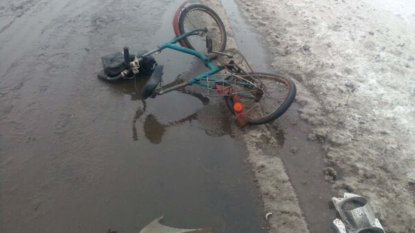Разбитый велосипед на месте аварии под Дзержинском - Sputnik Беларусь