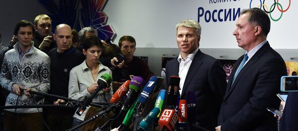 Першы віцэ-прэзідэнт Алімпійскага камітэта Расіі Станіслаў Пазнякоў і міністр спорту РФ Павел Калабкоў (справа налева) Першы віцэ-прэзідэнт Алімпійскага камітэта Расіі Станіслаў Пазнякоў і міністр спорту РФ Павел Калабкоў (справа налева) - Sputnik Беларусь