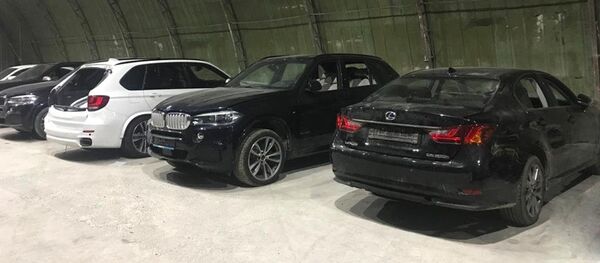 Иномарки, перевозимые под видом запчастей в Таджикистан - Sputnik Беларусь