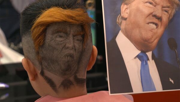 Необычный парикмахер делает клиентам портреты Трампа и Путина на затылках - Sputnik Беларусь