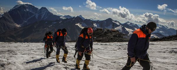 Спасатели возле Эльбруса, архивное фото - Sputnik Беларусь