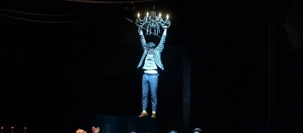 Генеральная рыпетыцыя спектакля Рэвізор у пастаноўцы Мікалая Пінігіна Генеральная рыпетыцыя спектакля Рэвізор у пастаноўцы Мікалая Пінігіна - Sputnik Беларусь