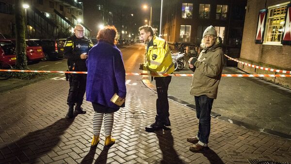 Очевидцы рассказывают полиции о перестрелке в центре Амстердама - Sputnik Беларусь